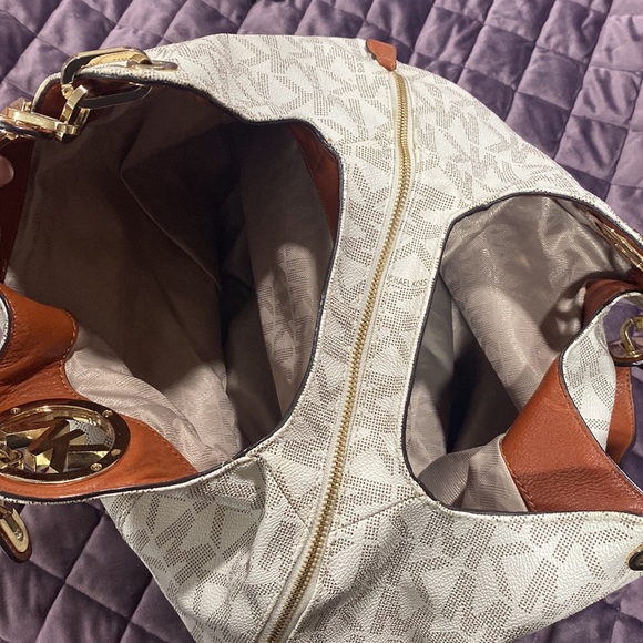 Michael Kors purse - Picture 6 of 9